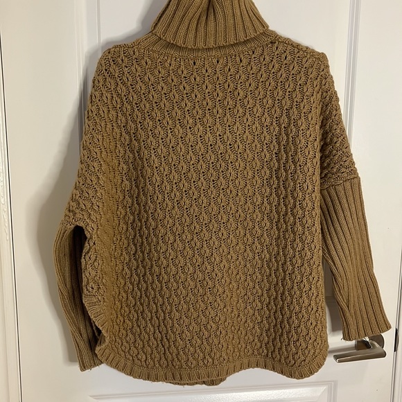 Massimo Dutti cable knit wool blend poncho size M - Picture 5 of 7